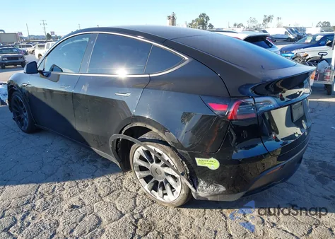 2023 Tesla Model Y Awd/Long Range Dual Motor All-Wheel Drive z USA, uszkodzony, nr VIN 7SAYGDEE5PA106076